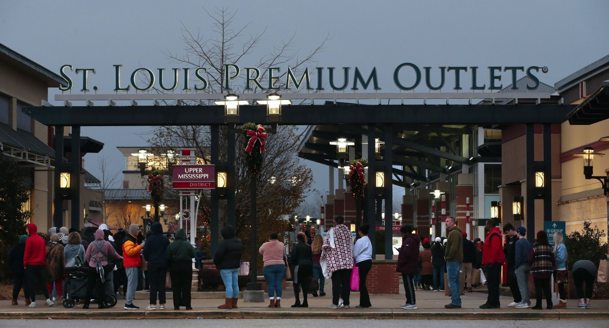 Black Friday shoppers out in St. Louis